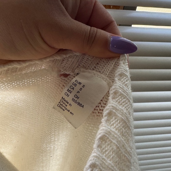 Cable Knit Sleeveless Sweater Crop Top - Picture 3 of 3